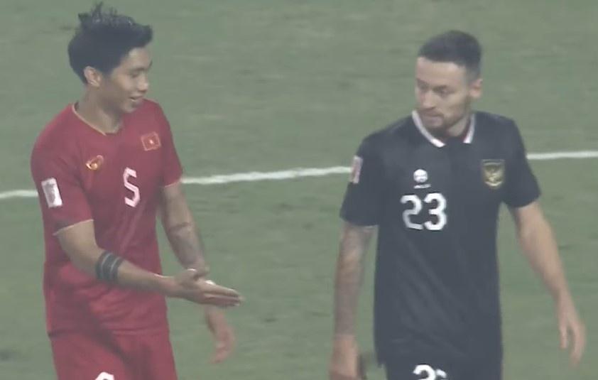 Văn Hậu giơ tay làm hòa, cầu thủ Indonesia khinh khỉnh từ chối: ‘Chơi bẩn còn ra vẻ’ - Gifyu