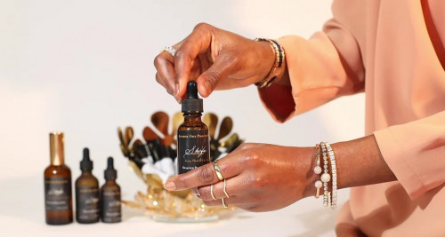Ashhhhbeauty sells alcohol-free oil online in Brampton. Alcohol-free fragrances are an emulsion of organic oil and water with a slower evaporation rate, resulting in a scent that lasts up to 5 hours. https://www.ashhhhbeauty.com/perfumeoil