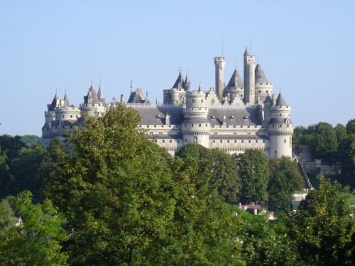 Chateau_de_Pierrefonds_vu_depuis_le_Parc.jpg