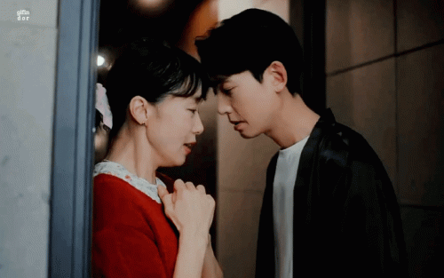 EP06---Crash-Course-in-Romance-2.gif