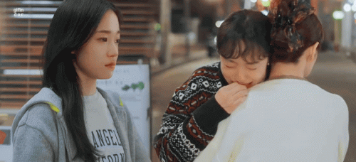 EP10---Crash-Course-in-Romance-7.gif