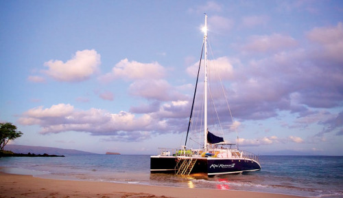 Sail along the South Maui coast on our sunset sailing boat charters and snorkeling tours