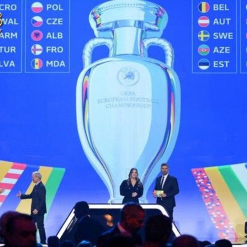 Sự chờ đợi từ người hâm mộ trên toàn thế giới đổ dồn vào Chung kết EURO 2024. Quy trình bốc thăm và kết quả phân bảng đem lại cơ hội và thách thức cho các đội tham dự. Hãy cùng Loto188 khám phá về giải đấu này và chi tiết kết quả bốc thăm qua bài viết dưới đây.
Tổng Quan về Chung Kết Euro 2024
Vòng chung kết Euro 2024 với sự tham gia của 24 đội tuyển quốc gia hứa hẹn sẽ mang đến những trận đấu kịch tính và đỉnh cao. Đây là cơ hội để chứng kiến những cuộc so tài nảy lửa và những khoảnh khắc đáng nhớ.

Quá Trình Bốc Thăm và Phân Bảng
Quy trình bốc thăm phân bảng là một phần không thể thiếu trong chuỗi công việc chuẩn bị cho EURO 2024. Quá trình này quyết định lịch thi đấu của các đội và tạo ra những cặp đấu đầy kịch tính, hứa hẹn mang lại cho người hâm mộ những trận cầu sôi động.
Bốc thăm được thực hiện dựa trên các tiêu chí cụ thể như xếp hạng FIFA và thành tích trong các giải đấu quốc tế trước đó. Điều này đảm bảo sự công bằng và cân bằng giữa các bảng đấu.
Tiêu Chí và Quy Trình Bốc Thăm
Trước khi bước vào vòng chung kết, các đội tuyển sẽ trải qua quy trình bốc thăm và lựa chọn.
Tiêu chí lựa chọn và đánh giá các đội dựa trên cơ cấu bốc thăm. Các đội sẽ được phân vào 4 hạt giống dựa trên xếp hạng của UEFA, từ hạt giống 1 đến hạt giống 4, phản ánh thành tích và khả năng cạnh tranh của họ trong giải đấu.
Xem thêm: https://loto188.money/vong-chung-ket-euro-2024/