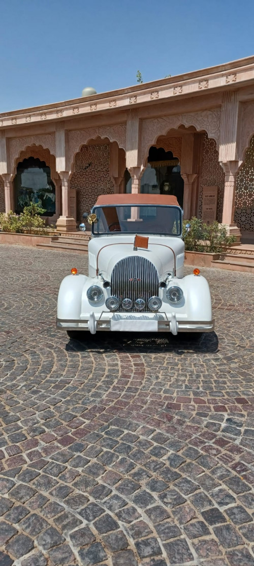 Vintage-Car-For-Wedding.jpg