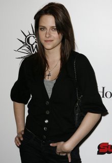 kristen-stewart-kristen-stewart-2566139-220-320.jpg